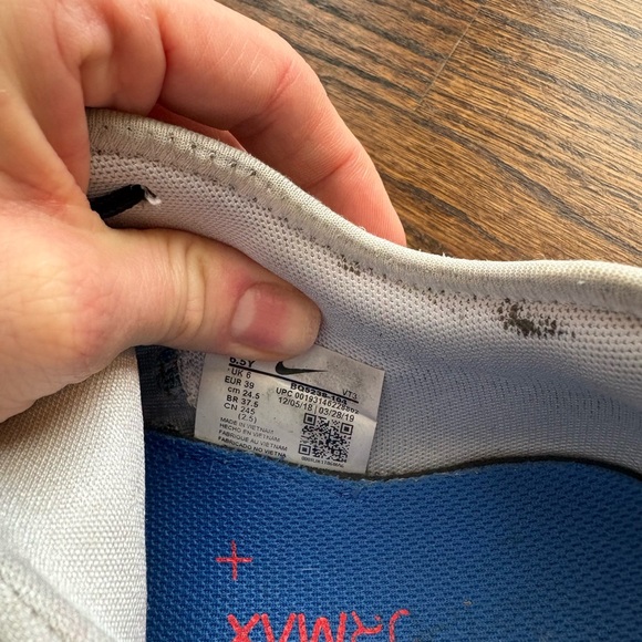 Nike air vapormax flyknit running shoes women's 8 (6.5 youth) coral swoosh - Picture 8 of 9